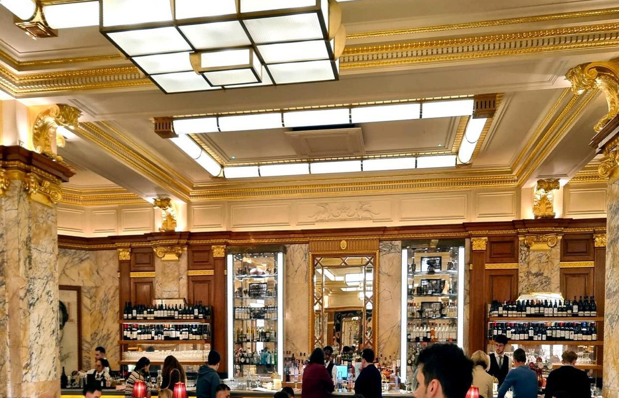 Salle du restaurant, décor brasserie